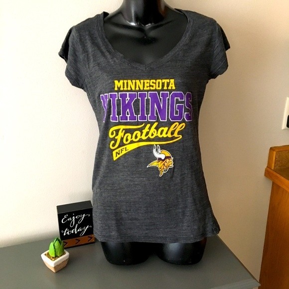 NFL Tops - MN Vikings NFL short sleeve top L Minnesota tee football sports v neck purple
